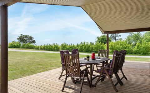 Roope - 50M from the Sea: Piscine, Mobilier De Jardin, Meubles, Recours, Dalle, Eco Hôtel, Ombre, Chaise, Loisir, Biens