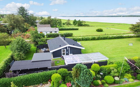 Ilya - 90M to the Fjord: Piscine, Mobilier De Jardin, Meubles, Recours, Dalle, Eco Hôtel, Ombre, Chaise, Loisir, Biens