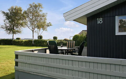 Ilya - 90M to the Fjord: Piscine, Mobilier De Jardin, Meubles, Recours, Dalle, Eco Hôtel, Ombre, Chaise, Loisir, Biens