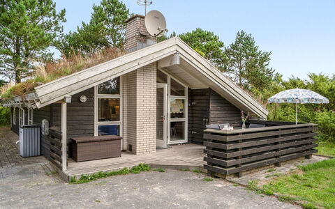 Alfi - 150M from the Sea: Bois, Toit, Maison, Chalet, Porte, Domicile, Siding, Lot Terre, Batiments Jardin, Cabanon