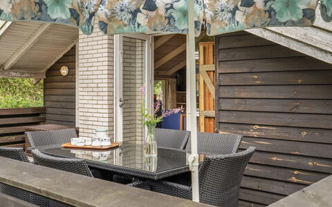 Alfi - 150M from the Sea: Bois, Toit, Maison, Chalet, Porte, Domicile, Siding, Lot Terre, Batiments Jardin, Cabanon