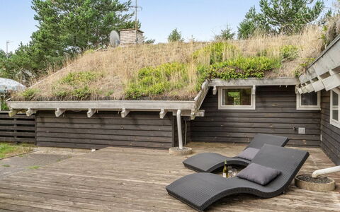 Alfi - 150M from the Sea: Bois, Toit, Maison, Chalet, Porte, Domicile, Siding, Lot Terre, Batiments Jardin, Cabanon