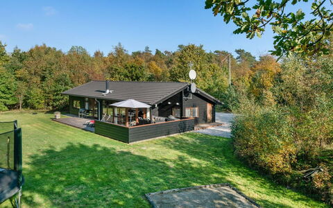 Mourits - 1.2Km from the Sea: Piscine, Mobilier De Jardin, Meubles, Recours, Dalle, Eco Hôtel, Ombre, Chaise, Loisir, Biens