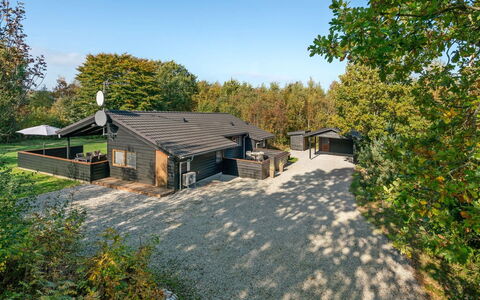 Mourits - 1.2Km from the Sea: Piscine, Mobilier De Jardin, Meubles, Recours, Dalle, Eco Hôtel, Ombre, Chaise, Loisir, Biens