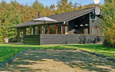 Mourits - 1.2Km from the Sea: Piscine, Mobilier De Jardin, Meubles, Recours, Dalle, Eco Hôtel, Ombre, Chaise, Loisir, Biens