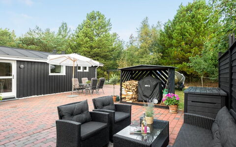 Poul - 100M from the Sea: Piscine, Mobilier De Jardin, Meubles, Recours, Dalle, Eco Hôtel, Ombre, Chaise, Loisir, Biens