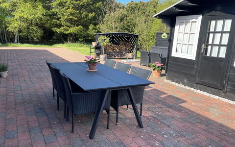 Poul - 100M from the Sea: Piscine, Mobilier De Jardin, Meubles, Recours, Dalle, Eco Hôtel, Ombre, Chaise, Loisir, Biens