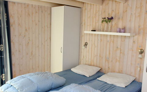 Calina - 300M from the Sea: Chambre, Lit, Bois, Meubles, Design Intérieur, Sol, Sol, Pièce, Drap De Lit, Literie