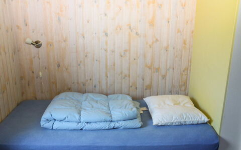 Calina - 300M from the Sea: Mur, Bois, Sol, Chambre, Lit, Sol, Drap De Lit, Literie, Linge, Design Intérieur