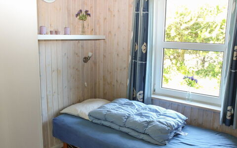 Calina - 300M from the Sea: Lit, Mur, Chambre, Bois, Sol, Sol, Design Intérieur, Drap De Lit, Meubles, Literie