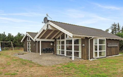 Calina - 300M from the Sea: Meubles, Design Intérieur, Sol, Bois, Sol, Plafond, Parquet, Chaise, Table, Éclairage