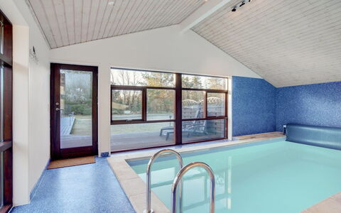Sirpa - 1Km from the Sea: Meubles, Design Intérieur, Sol, Bois, Sol, Plafond, Parquet, Chaise, Table, Éclairage