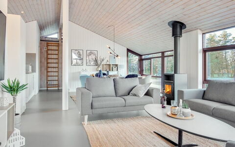 Sirpa - 1Km from the Sea: Meubles, Design Intérieur, Sol, Bois, Sol, Plafond, Parquet, Chaise, Table, Éclairage
