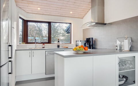 Sirpa - 1Km from the Sea: Meubles, Design Intérieur, Sol, Bois, Sol, Plafond, Parquet, Chaise, Table, Éclairage