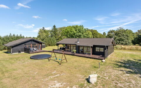 Sirpa - 1Km from the Sea: Meubles, Design Intérieur, Sol, Bois, Sol, Plafond, Parquet, Chaise, Table, Éclairage