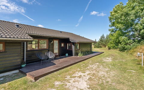 Sirpa - 1Km from the Sea: Meubles, Design Intérieur, Sol, Bois, Sol, Plafond, Parquet, Chaise, Table, Éclairage