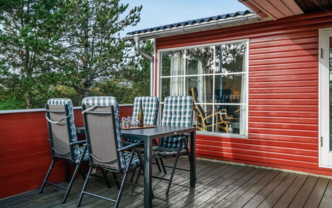 Hilleborg - 100M from the Sea: Piscine, Mobilier De Jardin, Meubles, Recours, Dalle, Eco Hôtel, Ombre, Chaise, Loisir, Biens
