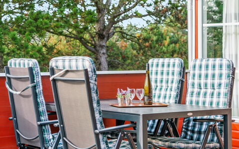 Hilleborg - 100M from the Sea: Piscine, Mobilier De Jardin, Meubles, Recours, Dalle, Eco Hôtel, Ombre, Chaise, Loisir, Biens