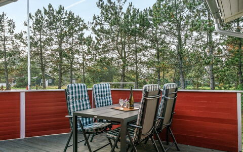 Hilleborg - 100M from the Sea: Piscine, Mobilier De Jardin, Meubles, Recours, Dalle, Eco Hôtel, Ombre, Chaise, Loisir, Biens