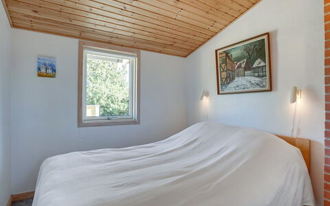 Jeldrik - 100M from the Sea: Mur, Bois, Plafond, Chambre, Design Intérieur, Lit, Sol, Drap De Lit, Sol, Éclairage