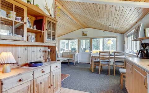 Jeldrik - 100M from the Sea: Bois, Design Intérieur, Plafond, Meubles, Domicile, Porte, Pièce, Cuisine, Dur, Luminaire