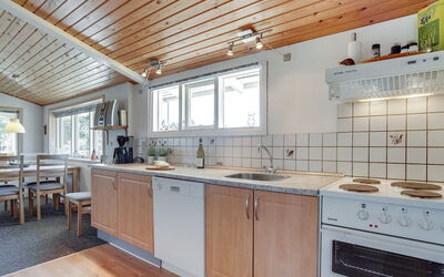 Jeldrik - 100M from the Sea