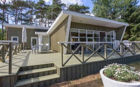 Hwelp - 200M from the Sea: Bois, Tache De Bois, Planche, Dur, Chalet, Plate-Forme, Siding, Ombre, Parquet, Batiments Jardin