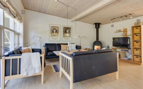 Hwelp - 200M from the Sea: Bois, Tache De Bois, Planche, Dur, Chalet, Plate-Forme, Siding, Ombre, Parquet, Batiments Jardin