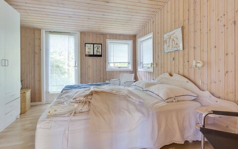 Hwelp - 200M from the Sea: Bois, Tache De Bois, Planche, Dur, Chalet, Plate-Forme, Siding, Ombre, Parquet, Batiments Jardin