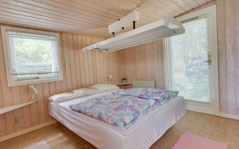 Hwelp - 200M from the Sea: Bois, Tache De Bois, Planche, Dur, Chalet, Plate-Forme, Siding, Ombre, Parquet, Batiments Jardin