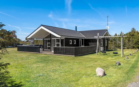 Lirim - 50M from the Sea: À Déchaumer, Chalet, Maison, Toit, Domicile, Ferme, Cabane, Biens, Village