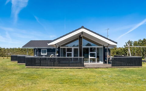 Lirim - 50M from the Sea: Architecture, Toit, Maison, Domicile, Chalet, Porche, Ombre, Siding, Biens, Recours
