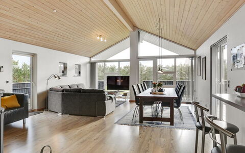 Lirim - 50M from the Sea: Bois, Plafond, Sol, Design Intérieur, Sol, Meubles, Canapé, Salon, Domicile, Parquet