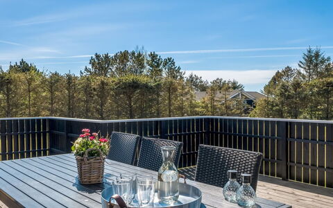 Lirim - 50M from the Sea: Bois, Mobilier De Jardin, Plate-Forme, Dur, Porche, Parquet, Chaise, Ombre, Balcon, Tableau De Plein Air