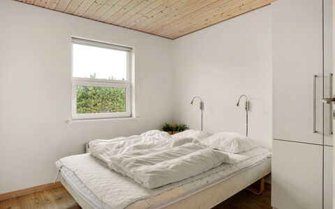 Lirim - 50M from the Sea: Bois, Tache De Bois, Planche, Dur, Chalet, Plate-Forme, Siding, Ombre, Parquet, Batiments Jardin