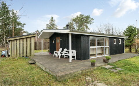 Joosua - 400M from the Sea: Bois, Tache De Bois, Planche, Dur, Chalet, Plate-Forme, Siding, Ombre, Parquet, Batiments Jardin