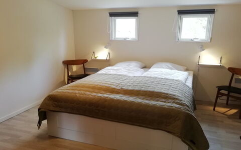 Joosua - 400M from the Sea: Lit, Meubles, Chambre, Sol, Sol, Literie, Design Intérieur, Drap De Lit, Bois, Linge