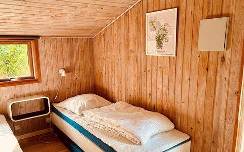 Joosua - 400M from the Sea: Design Intérieur, Sol, Meubles, Sol, Mur, Bois, Lit, Chambre, Pièce, Plafond