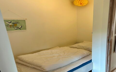 Joosua - 400M from the Sea: Lit, Chambre, Bois, Sol, Design Intérieur, Sol, Drap De Lit, Literie, Cadre De Lit, Meubles