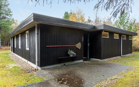 Malti - 300M from the Sea: Piscine, Mobilier De Jardin, Meubles, Recours, Dalle, Eco Hôtel, Ombre, Chaise, Loisir, Biens