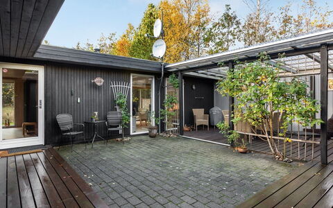 Malti - 300M from the Sea: Piscine, Mobilier De Jardin, Meubles, Recours, Dalle, Eco Hôtel, Ombre, Chaise, Loisir, Biens