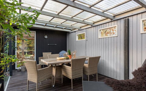 Malti - 300M from the Sea: Piscine, Mobilier De Jardin, Meubles, Recours, Dalle, Eco Hôtel, Ombre, Chaise, Loisir, Biens