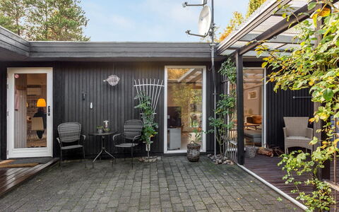 Malti - 300M from the Sea: Piscine, Mobilier De Jardin, Meubles, Recours, Dalle, Eco Hôtel, Ombre, Chaise, Loisir, Biens
