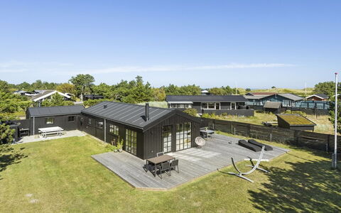 Sheyla - 150M from the Sea: Porche, Balcon, Domicile, Balustre, Balustrade, Clôture, Villa, Mobilier De Jardin, Tache De Bois, Eco Hôtel