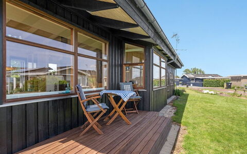 Gyda - 100M from the Sea: Piscine, Mobilier De Jardin, Meubles, Recours, Dalle, Eco Hôtel, Ombre, Chaise, Loisir, Biens