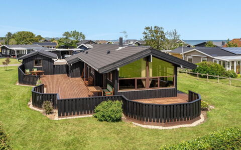 Gyda - 100M from the Sea: Piscine, Mobilier De Jardin, Meubles, Recours, Dalle, Eco Hôtel, Ombre, Chaise, Loisir, Biens
