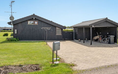 Gyda - 100M from the Sea: Piscine, Mobilier De Jardin, Meubles, Recours, Dalle, Eco Hôtel, Ombre, Chaise, Loisir, Biens