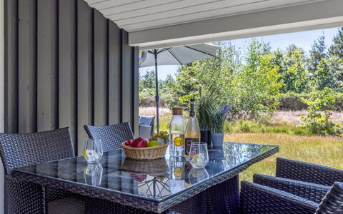 Ajten - 150M from the Sea: Piscine, Mobilier De Jardin, Meubles, Recours, Dalle, Eco Hôtel, Ombre, Chaise, Loisir, Biens