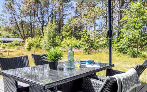 Ajten - 150M from the Sea: Piscine, Mobilier De Jardin, Meubles, Recours, Dalle, Eco Hôtel, Ombre, Chaise, Loisir, Biens