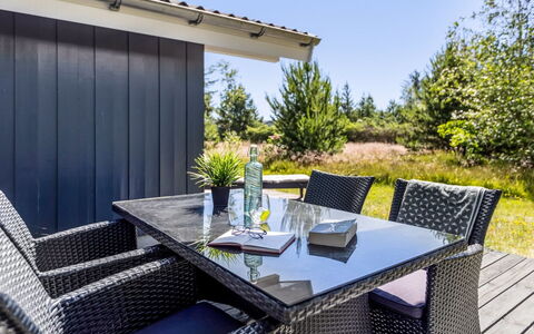 Ajten - 150M from the Sea: Piscine, Mobilier De Jardin, Meubles, Recours, Dalle, Eco Hôtel, Ombre, Chaise, Loisir, Biens